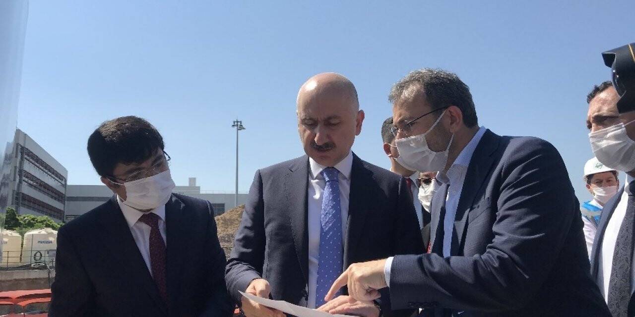 Bakan Karaismailoğlu havalimanı metro inşaatını denetledi