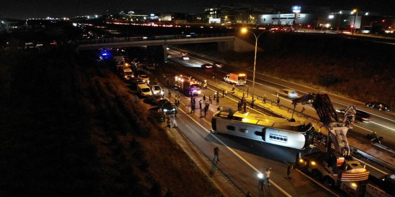 Yolcu otobüsü devrildi: 1 ölü, 14 yaralı