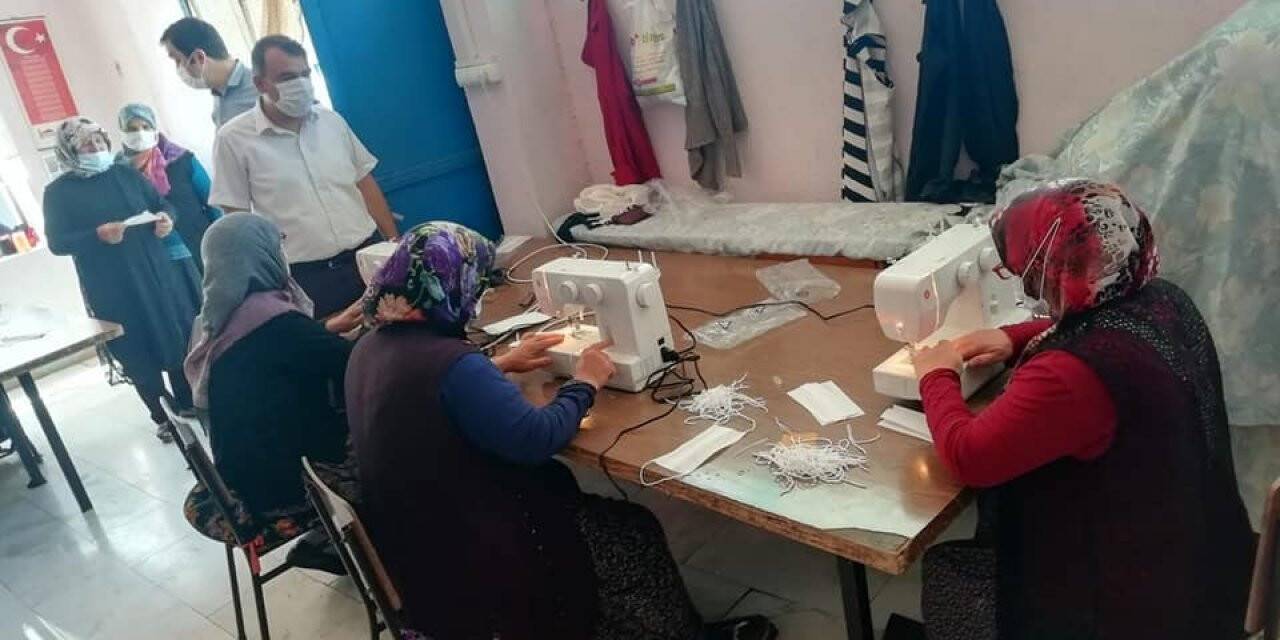 Derebucak'ta maske üretim seferberliği