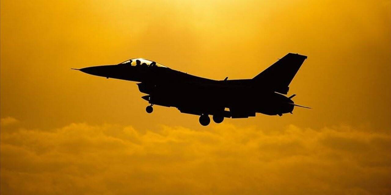 Suriye'de İran destekli gruplara düzenlenen hava saldırısında 35 terörist öldü