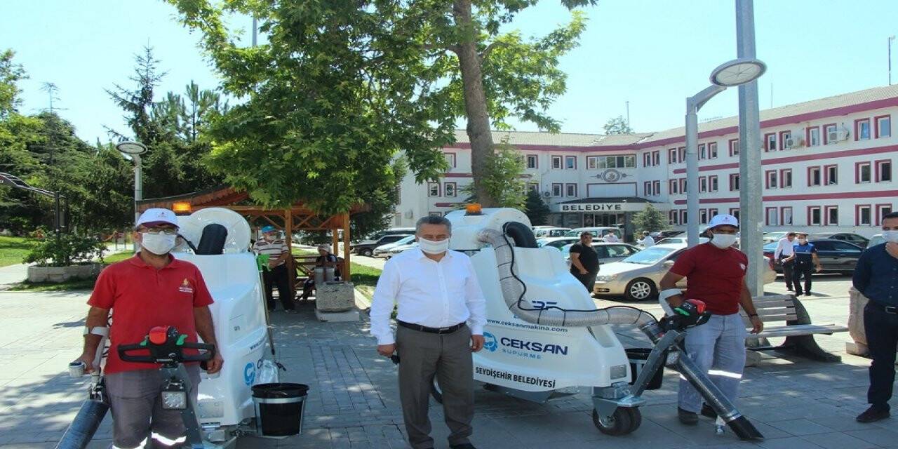 Seydişehir Belediyesi iki elektrikli yol süpürge aracı aldı