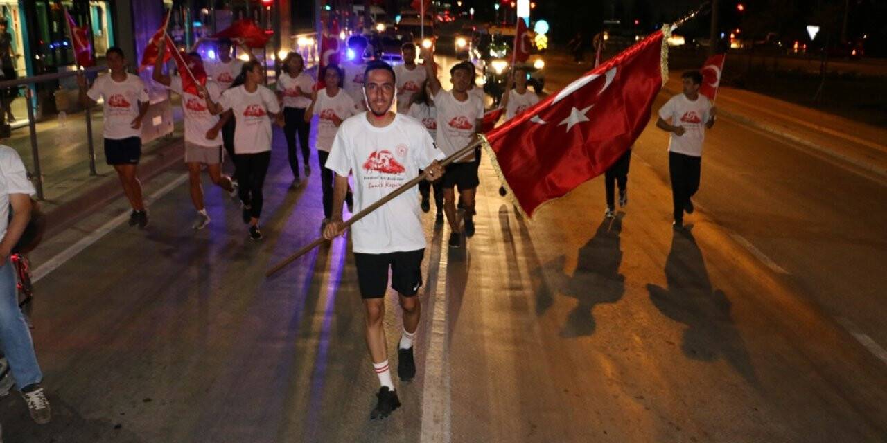 Atletler 15 Temmuz Şehitleri için koştu