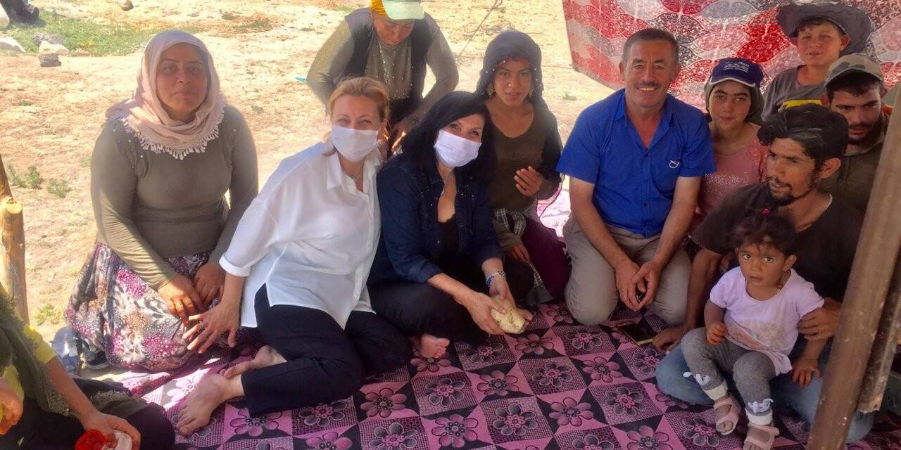 CHP Karatay’dan  Askıda Elbise Kampanyası