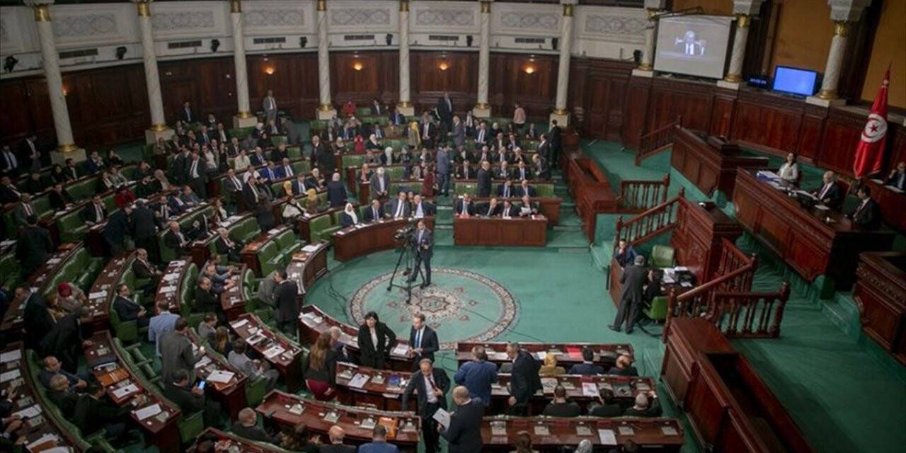 Tunus'ta Nahda Partisinden 6 bakan görevden alındı