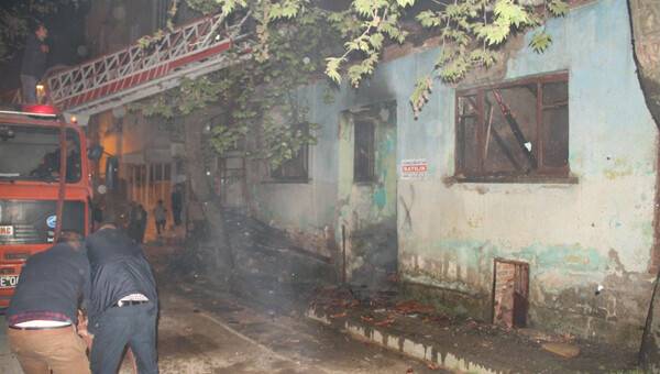 Tiner çekip evi yaktılar