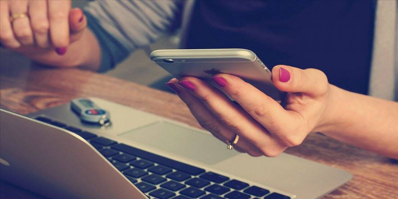Artan bilgisayar ve telefon kullanımı göz sağlığını tehdit ediyor