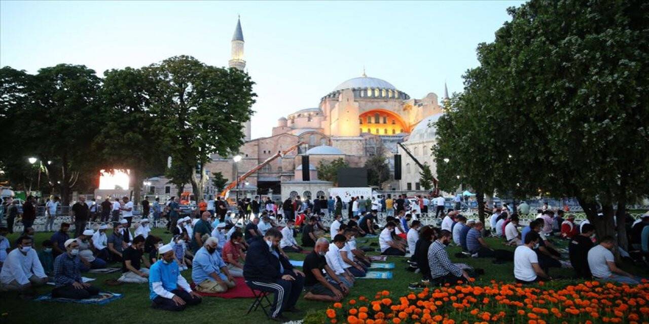 Ayasofya-i Kebir Cami-i Şerifi'nde dua programı başladı