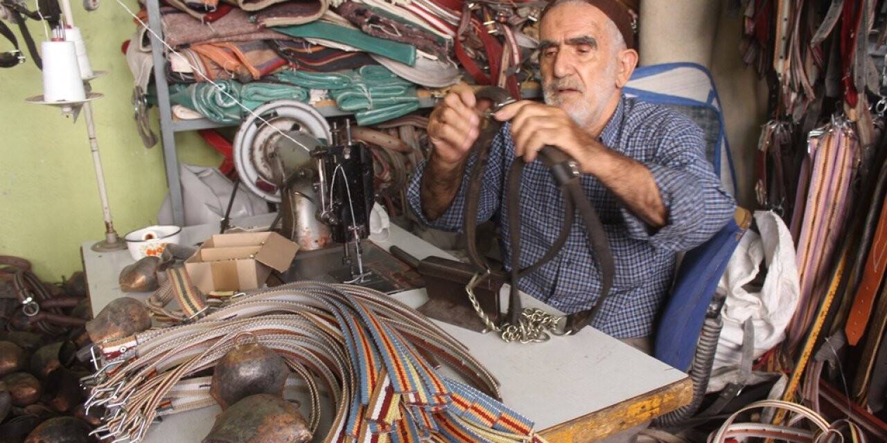 1958 yılından bu yana saraçlık yapıyor