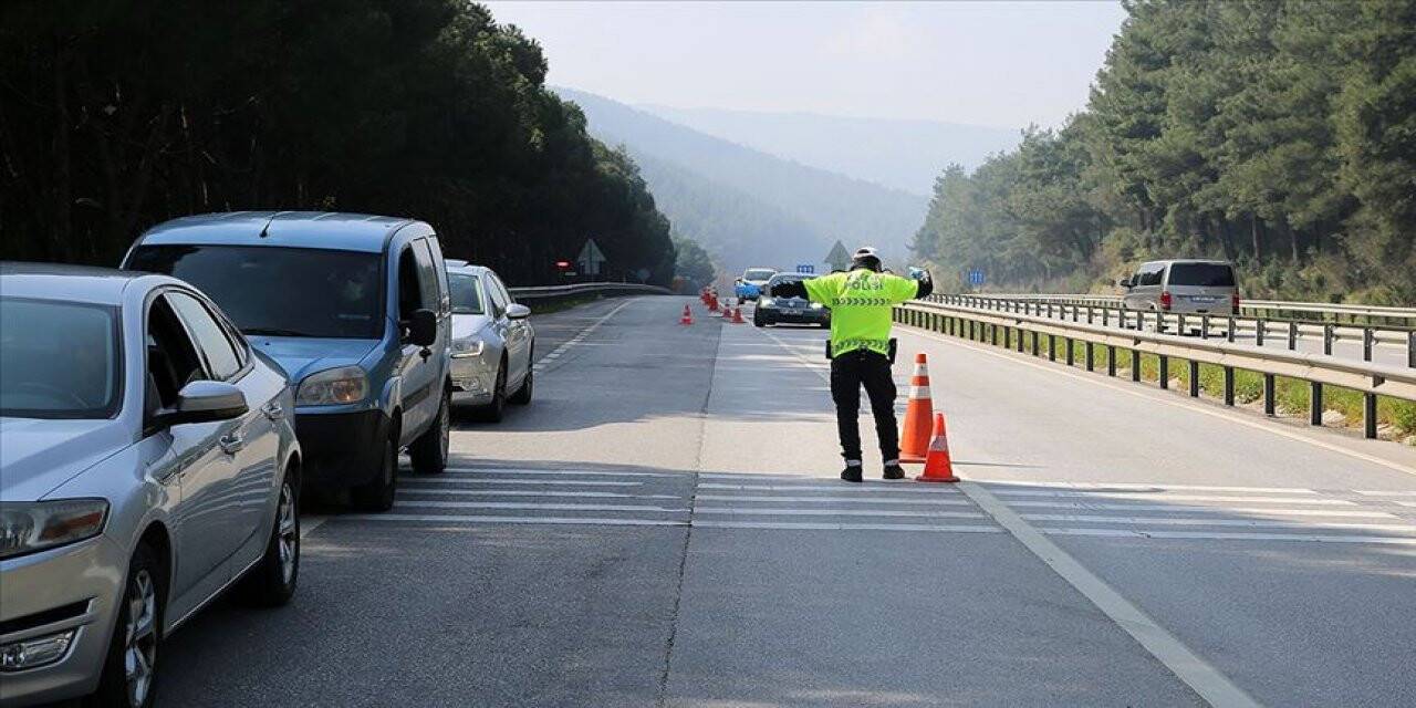 Bayram dolayısıyla kara yollarında sıkı trafik tedbirleri uygulanmaya başlandı
