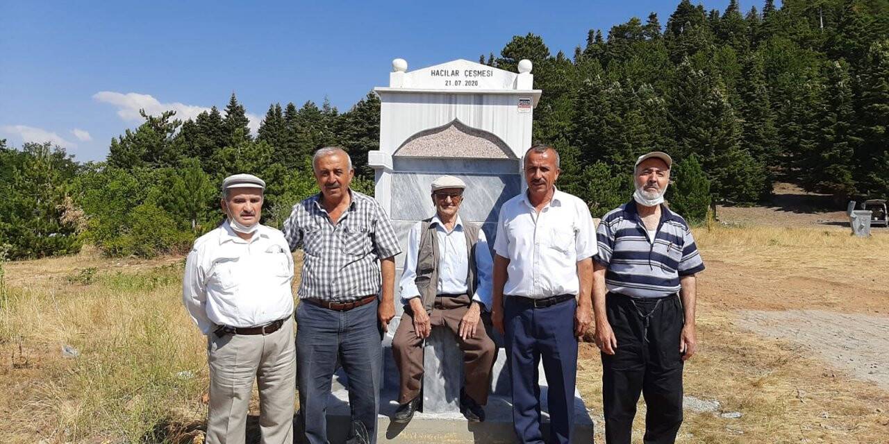 Gölcük Yaylasında doğal kaynak su çeşmelerden akıyor