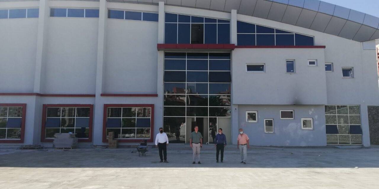 ŞAHİN GÖDENE GENÇLİK MERKEZİ İNŞAATINDA İNCELEMELERDE BULUNDU