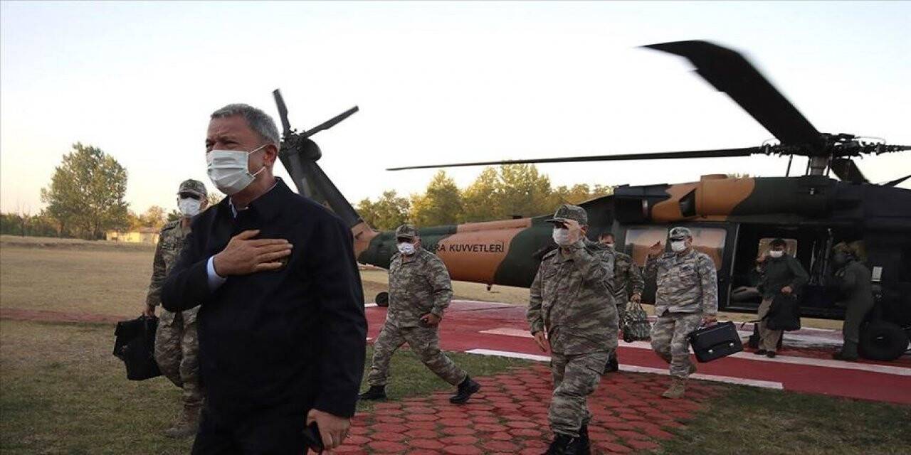 Bakan Akar ve TSK komuta kademesi sınır hattında