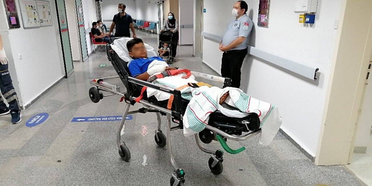 Cam şişede torpil patlatan 2 kardeş yaralandı