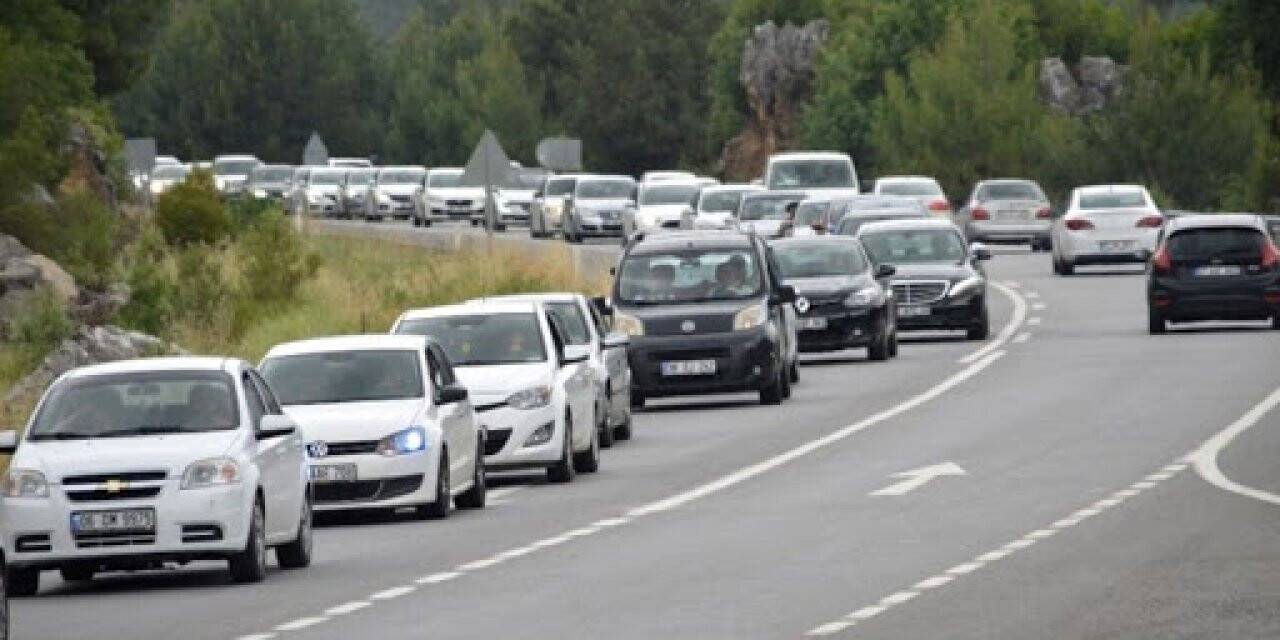 Antalya - Konya yolunda bayram trafiği yoğunluğu geç saatlere kadar devam edecek