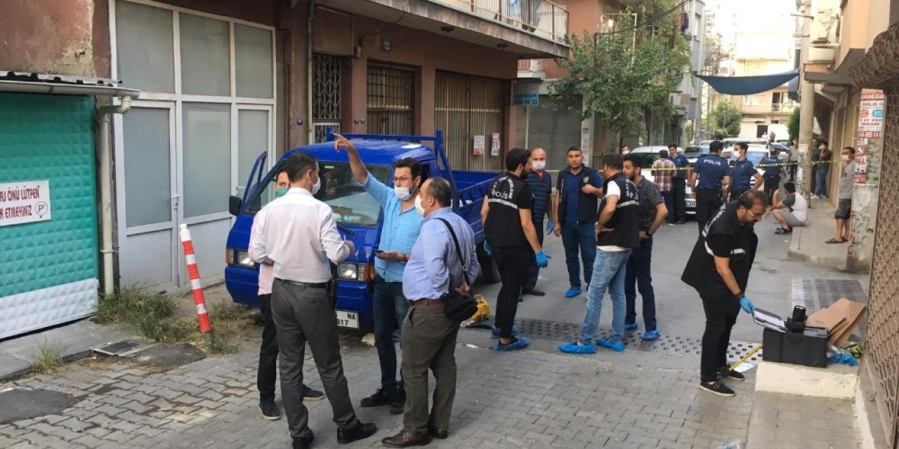 İzmir’de sokak ortasında infaz