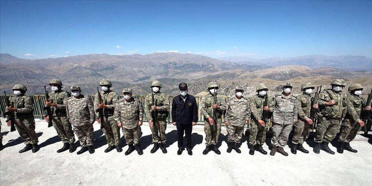 Bakan Akar'dan, Irak sınırındaki birliklerde denetleme