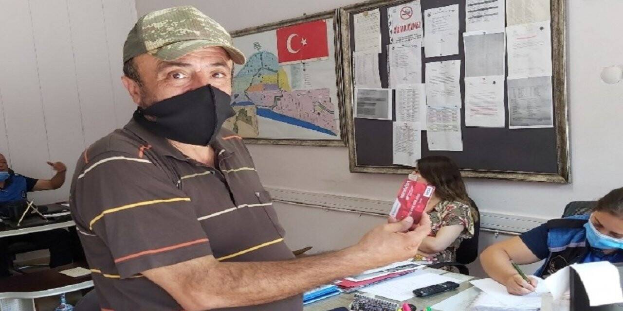 Kredi kartını zabıtaya teslim etti