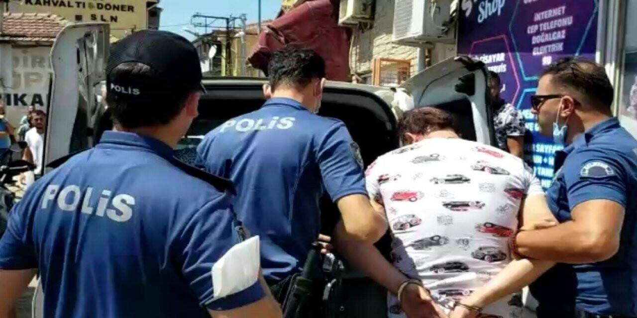 Hareketli dakikalar: Polis havaya ateş açtı