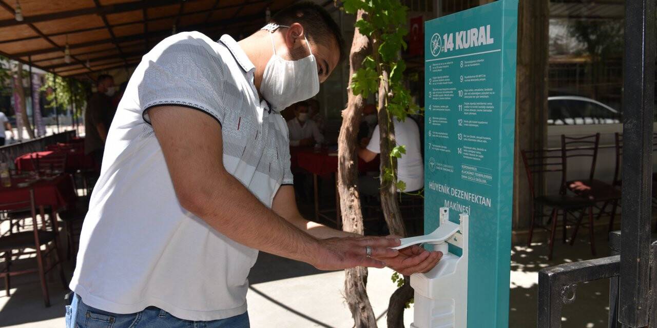 Konya'da İş Yerlerine Dezenfektan Standı