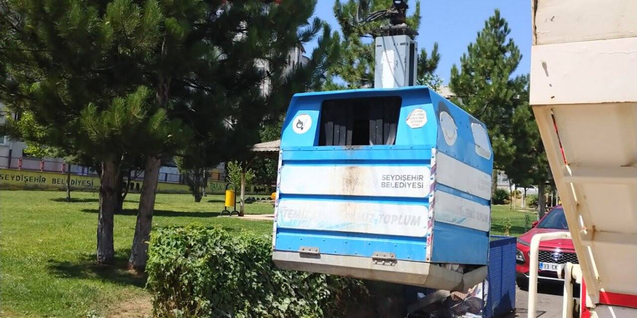 Seydişehir'de çöp konteynırları dezenfekte ediliyor