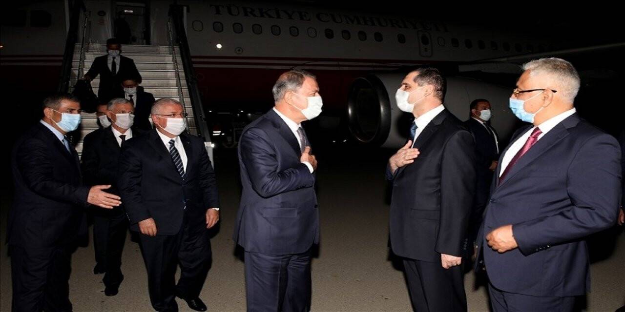 Bakan Akar Bakü’de