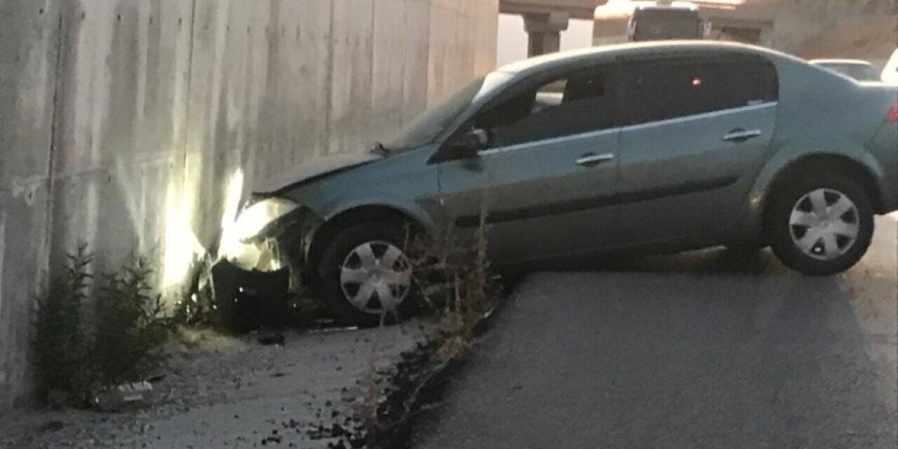 Yola dökülen yağ kazaları beraberinde getirdi