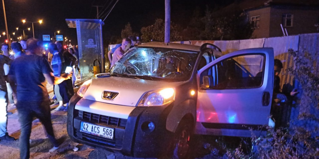 Konya'da hafif ticari araç ile kamyon çarpıştı: 3 yaralı