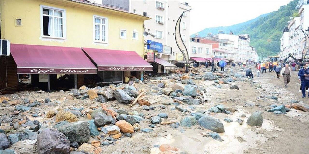 Bakan Pakdemirli: Giresun'daki selde ağustos ayı ortalamasının 1,5 misli bir günde yağdı