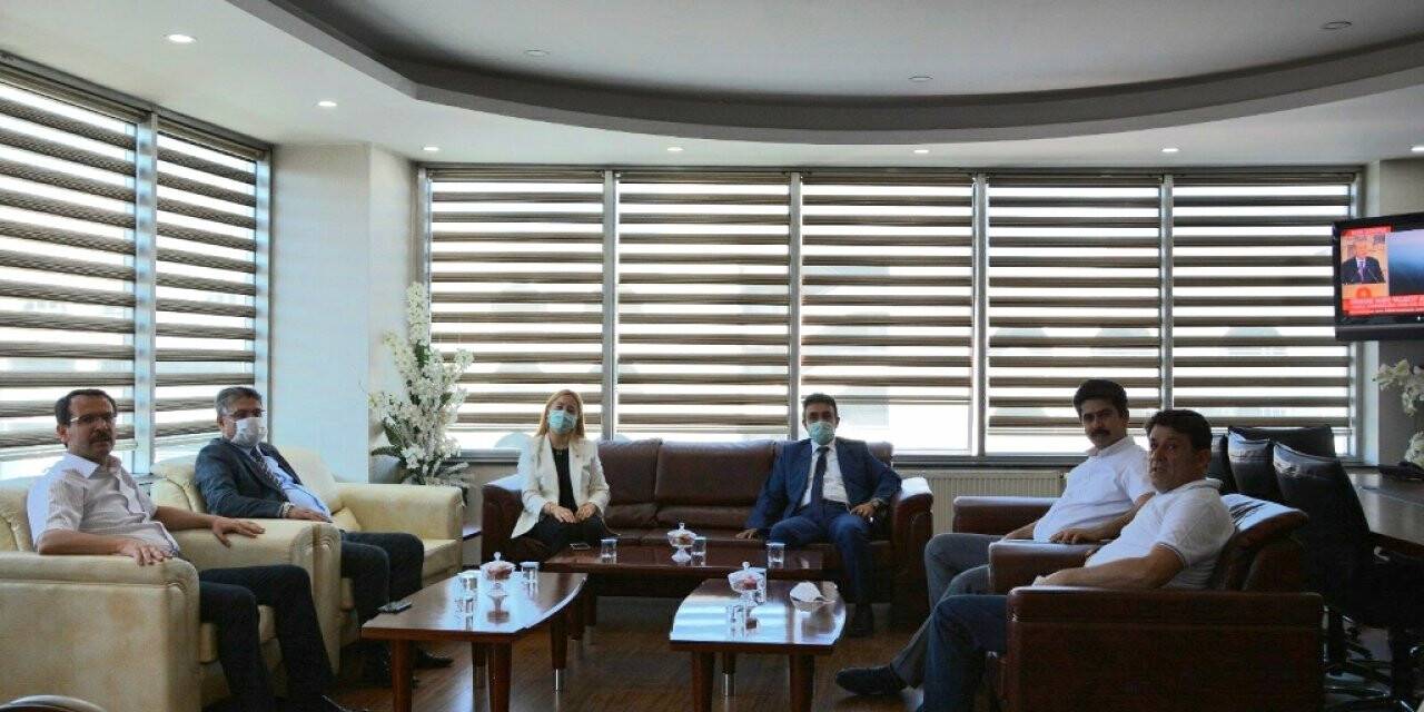 MHP Konya Milletvekili Esin Kara Konya SMMMO’yu ziyaret etti