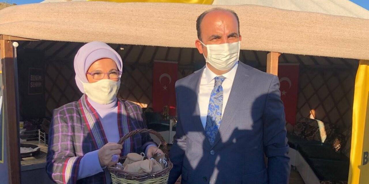 Emine Erdoğan, Ahlat’ta Konya Büyükşehir’in çadırına konuk oldu