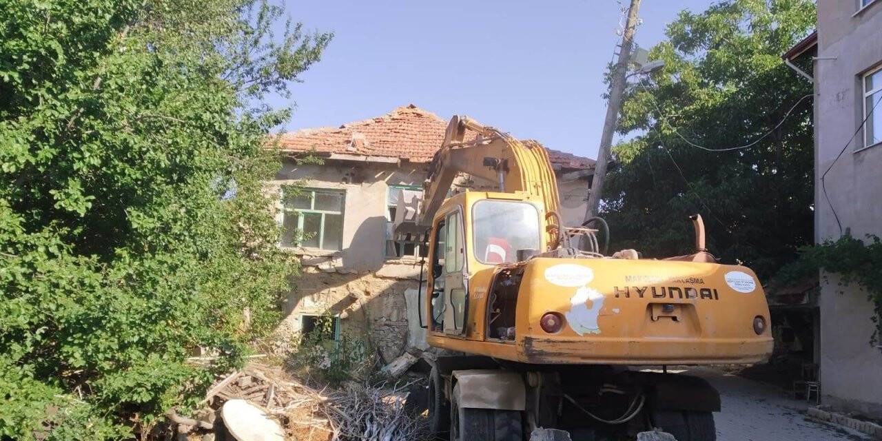 Metruk Binalar Yıkılıyor