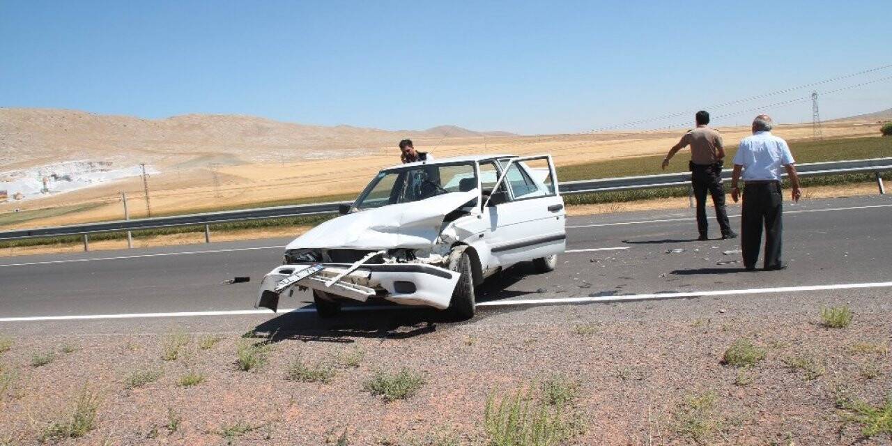 Konya’da otomobil bariyerlere çarptı: 1 yaralı