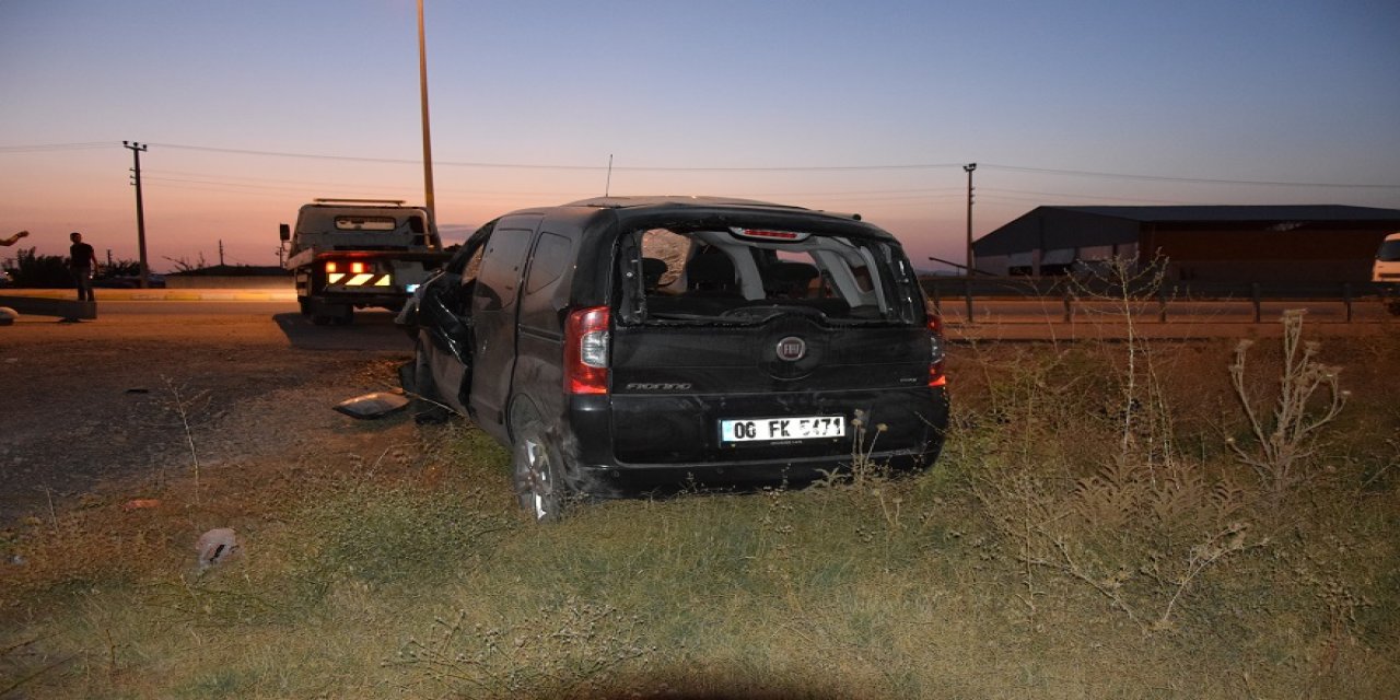 Konya'da takla atan hafif ticari aracın sürücüsü ağır yaralandı
