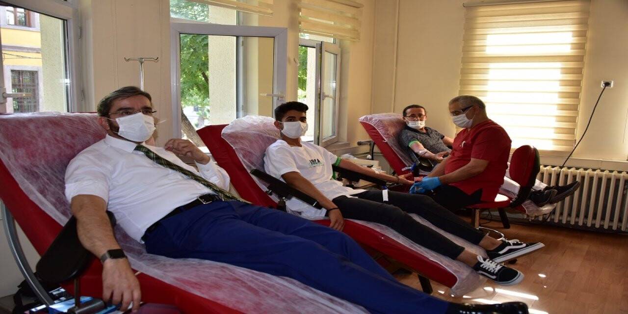 Deva Partisi Kan Bağışı  Kampanyasına Katıldı