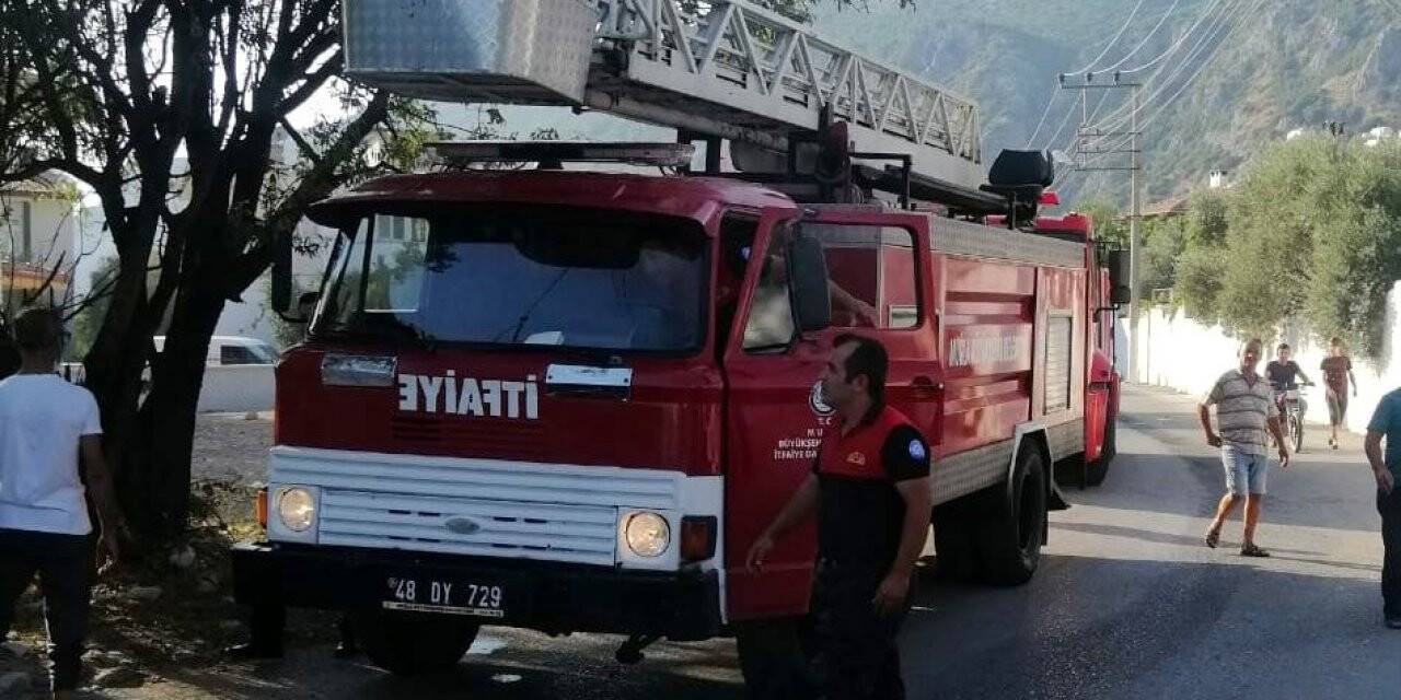 Ocakta unutulan yemek, mutfağı yaktı