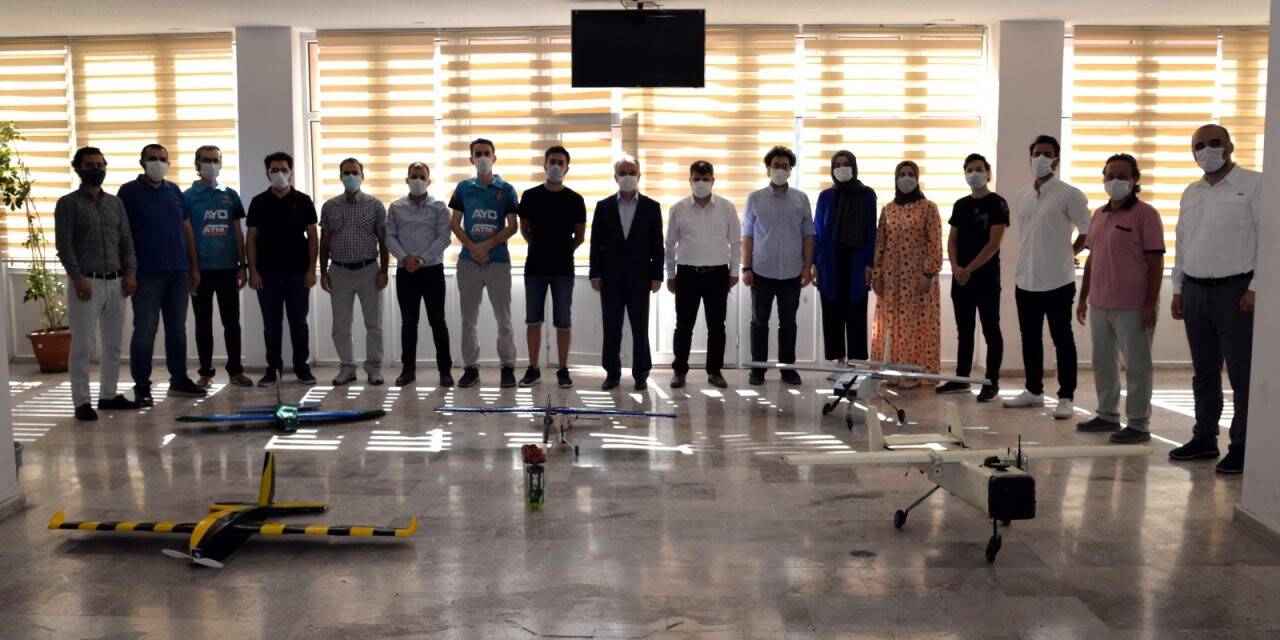 Rektör Özçelik’ten TEKNOFEST Finalinde Yarışacak Takımlara Ziyaret