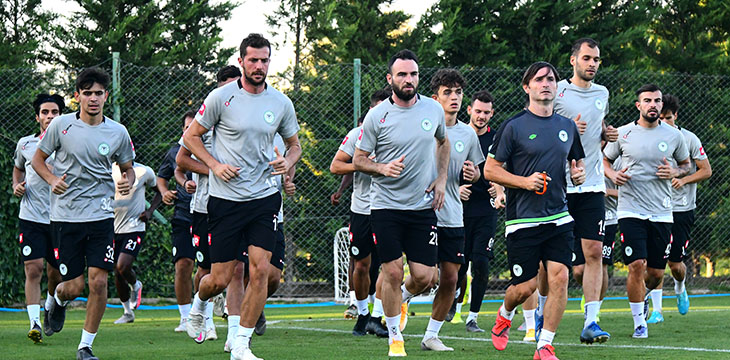 Konyaspor 13 futbolcunun daha lisansını çıkardı