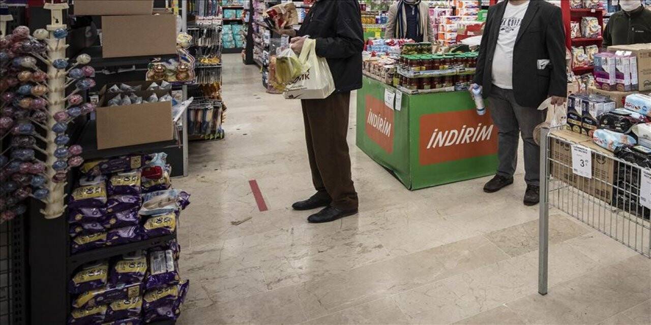 Market ve pazar yerlerinde Kovid-19'a yönelik en önemli tedbir 'sosyal mesafe'