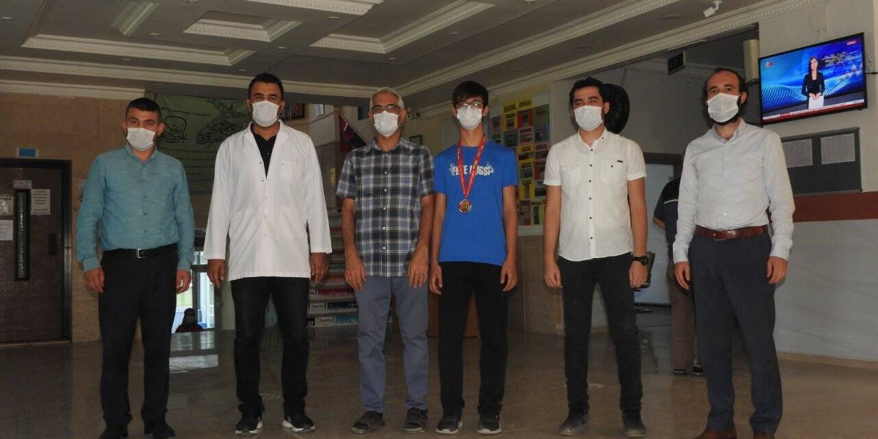 Uluslararası Bilim Temelleri Bilgi Yarışmasında Armağan Koleji Öğrencisi Dünya Birincisi Oldu