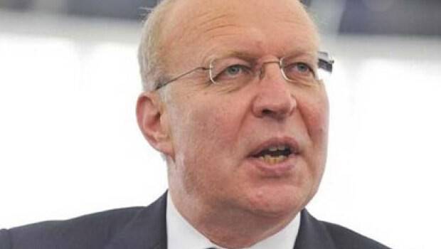 İngiliz Politikacıdan Bakan Elvan'a Hakaret