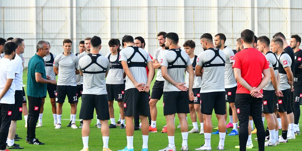 Konyaspor'un yeni teknik direktörü İsmail Kartal takımıyla ilk antrenmanına çıktı