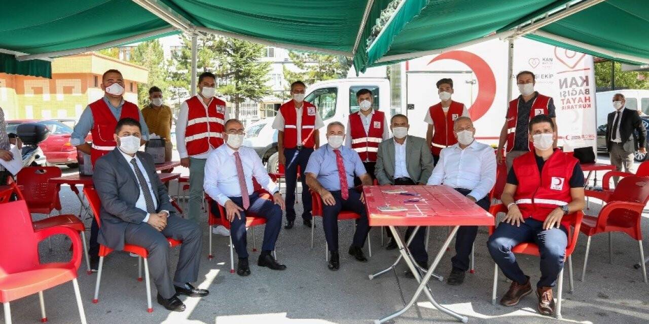 Çelik ve Kavuş’tan 'Kan ver hayat kurtar' çağrısı