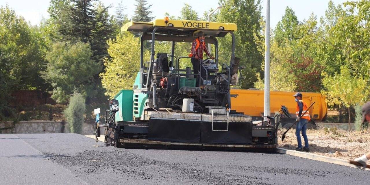 Seydişehir'e Büyükşehir'den sıcak asfalt