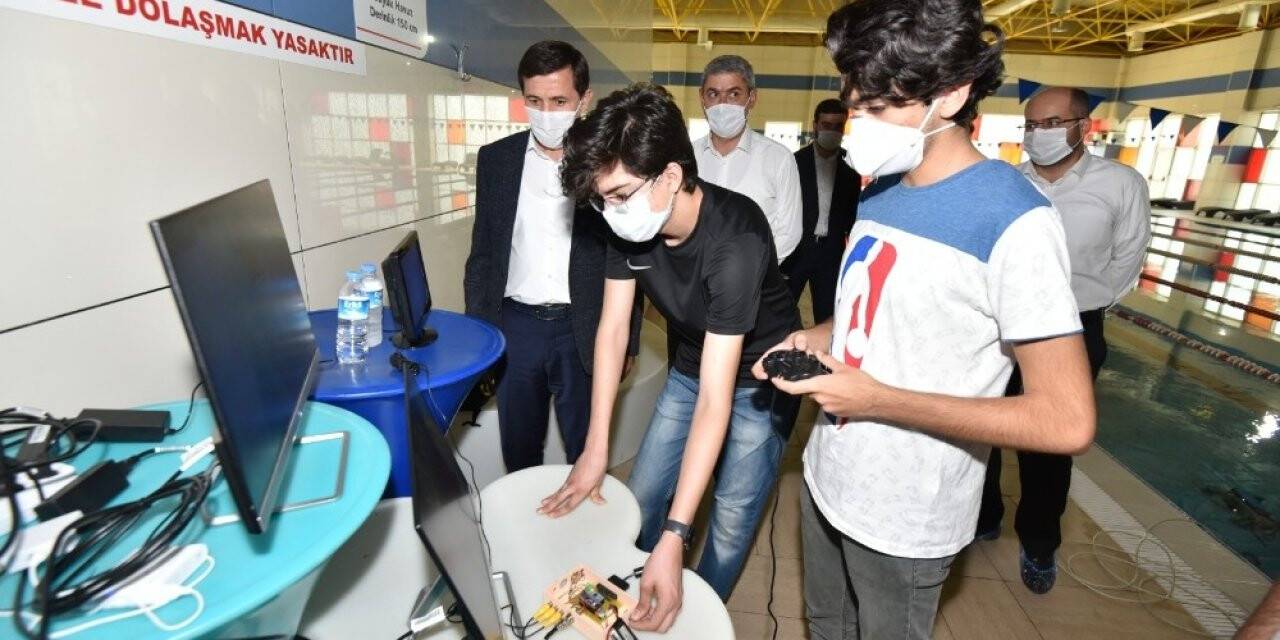 Karataylı gençler insansız denizaltı robotu ile Teknofest'te