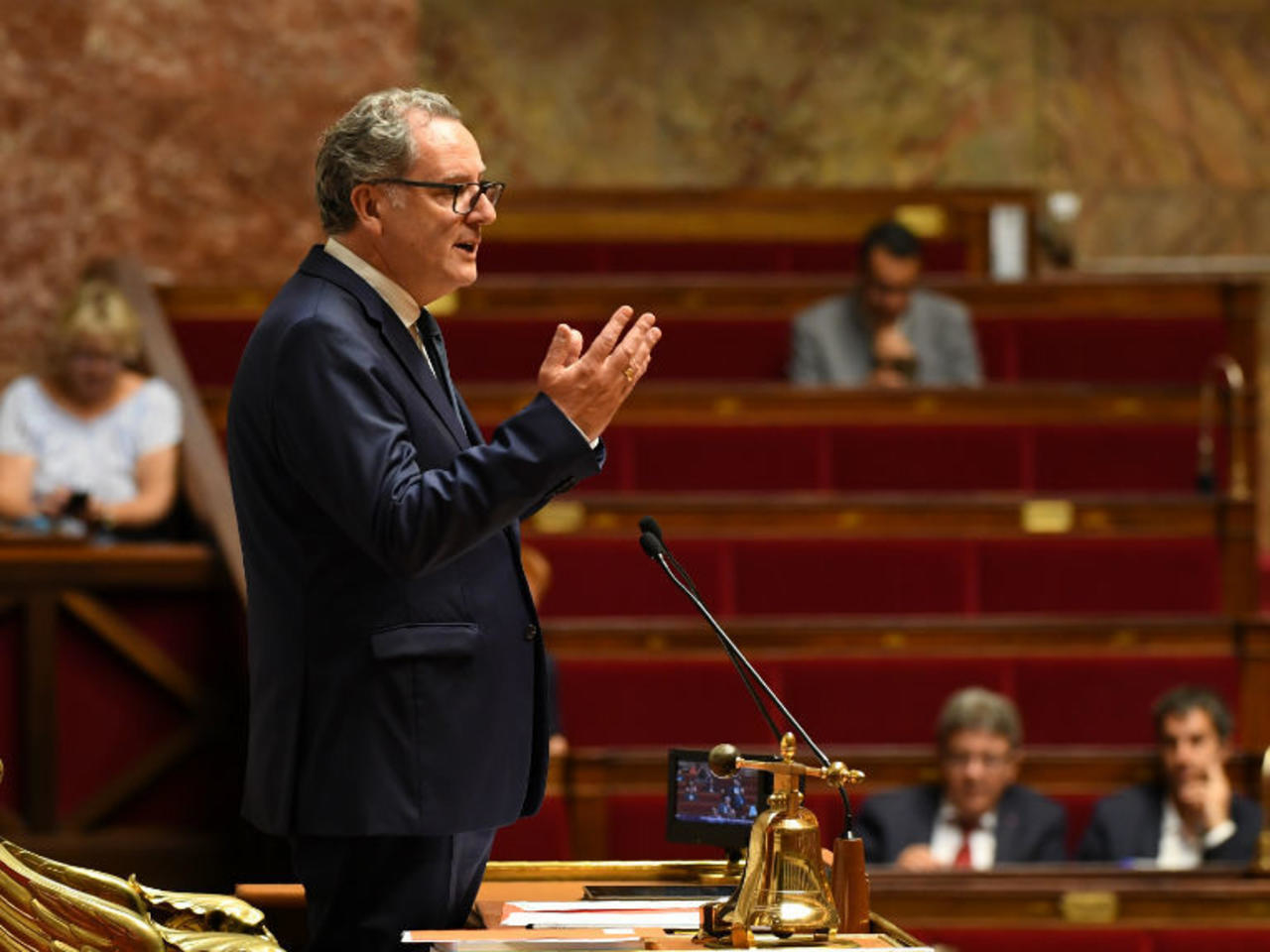 Fransa'da Meclis Başkanından başörtü karşıtı milletvekillerine sert  tepkide bulundu
