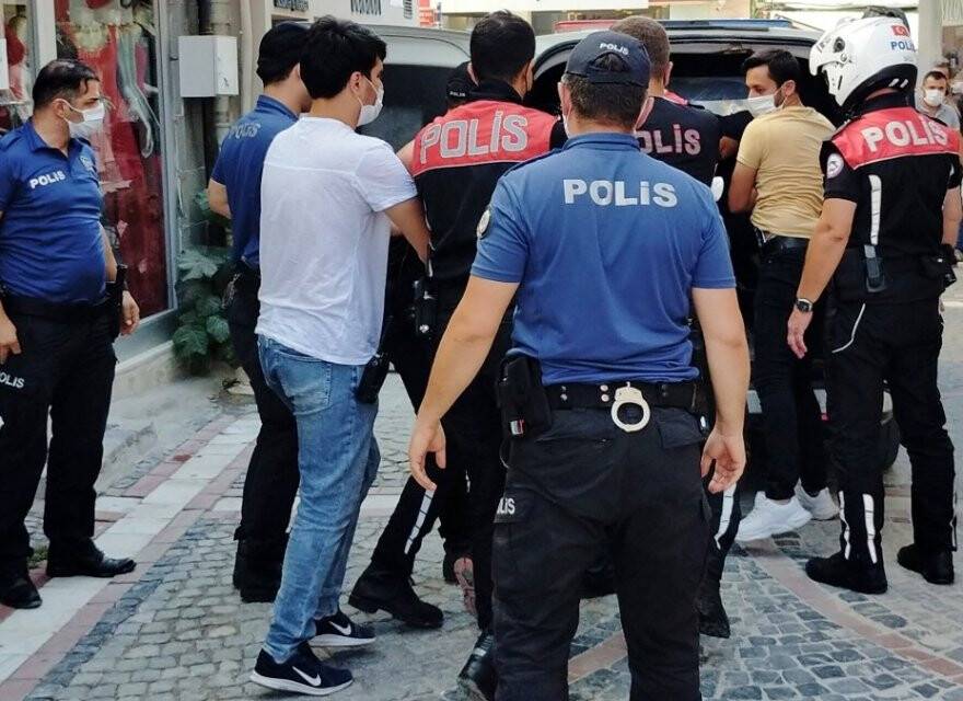Polise saldıran şahıslara para cezası