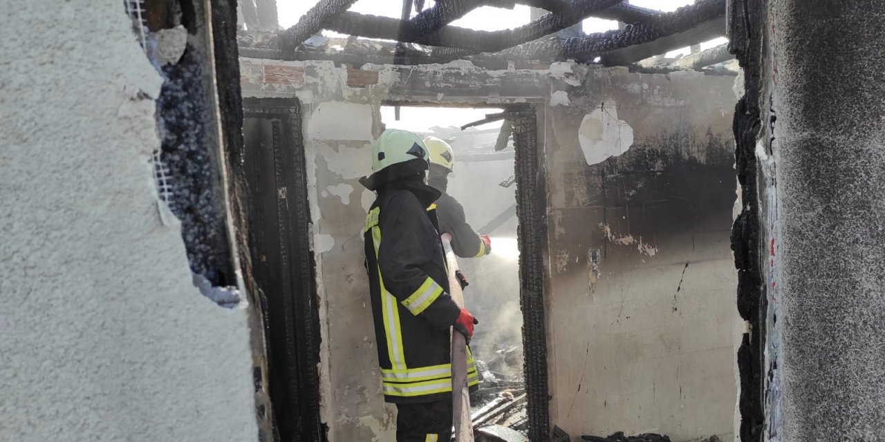 Konya'da korkutan yangın! Müstakil ev kullanılmaz hale geldi