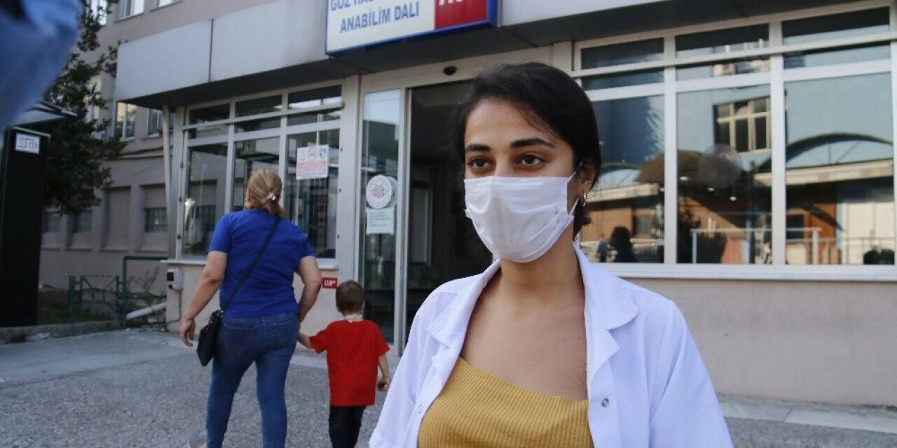 Darp edilen hastane personeli görme yetisini kaybetme ile karşı karşıya