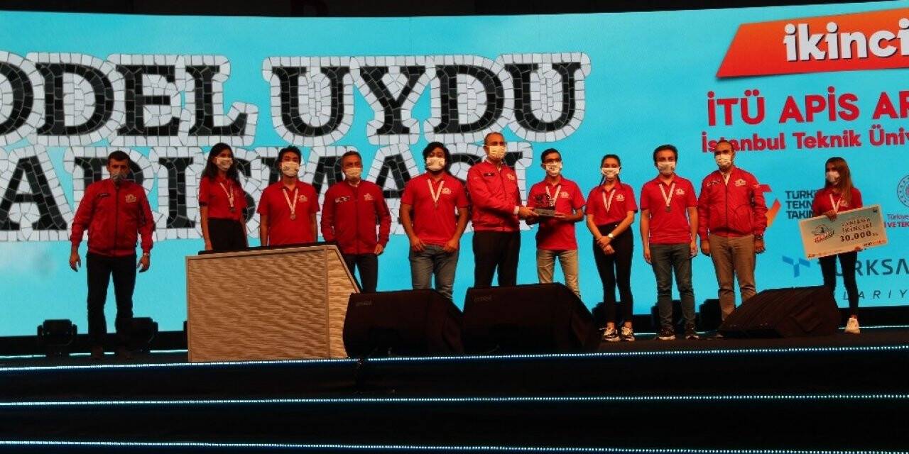 Adalet Bakanı Gül, Teknofest 2020 yarışmalarını ziyaret etti