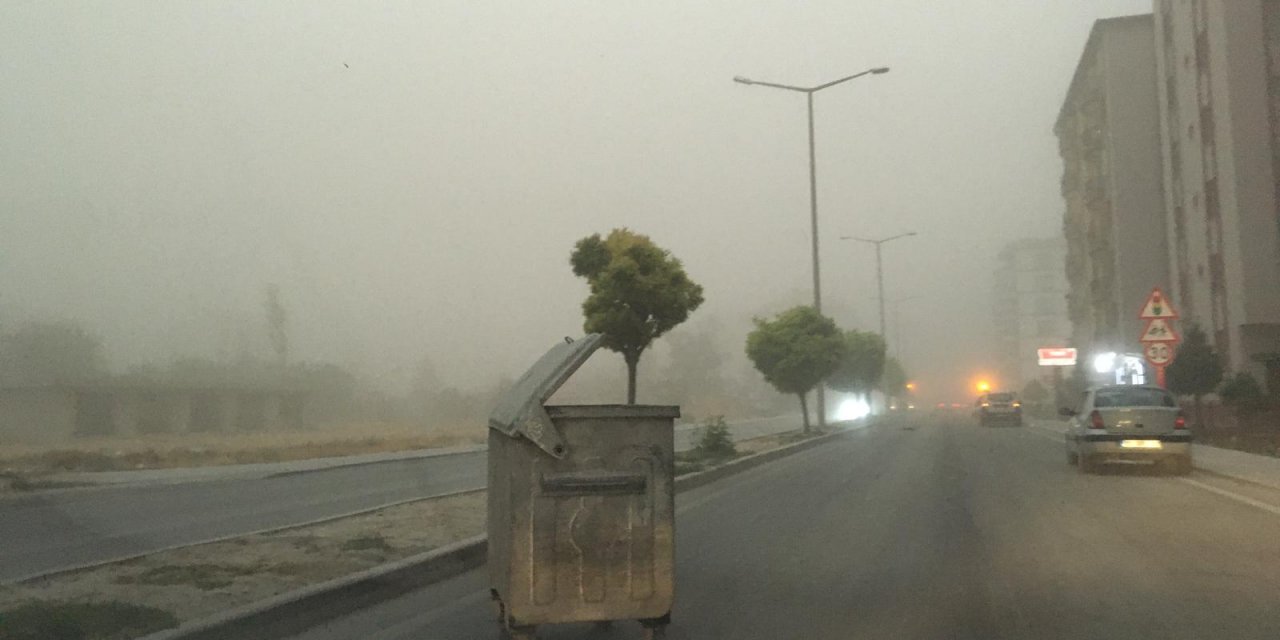 Konya'da oluşan toz bulutu hayatı olumsuz etkiledi